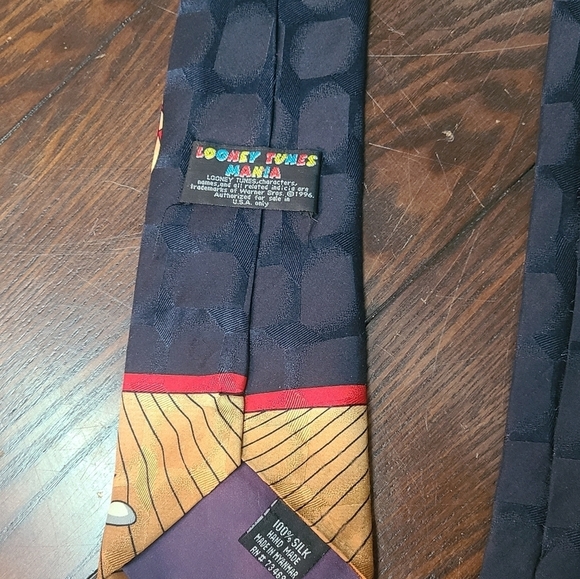 1996 Looney Tunes Mania 100% Silk Tie 👔 - Picture 4 of 9